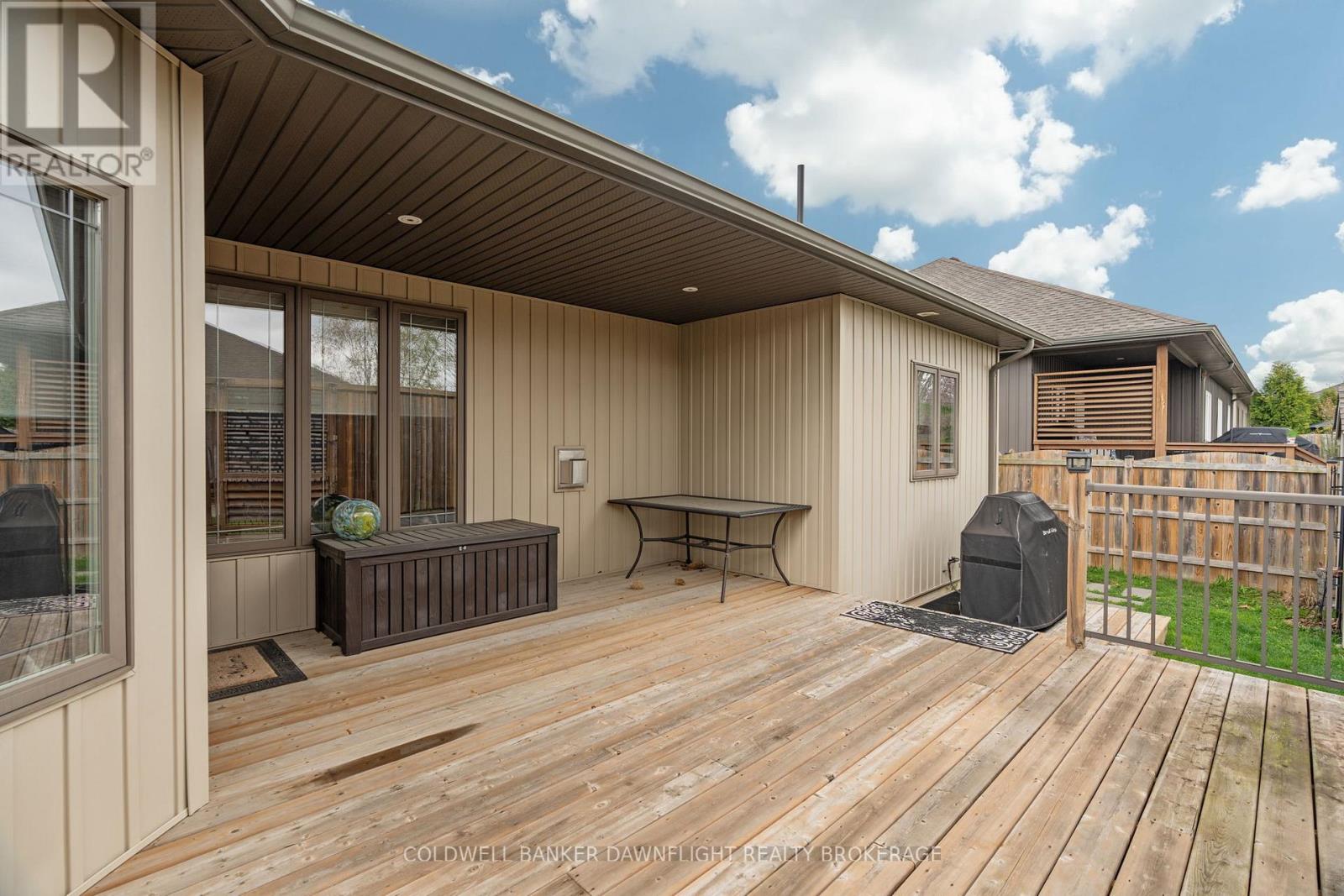 277 Darling Boulevard, South Huron, Ontario  N0M 1S1 - Photo 34 - X12133043