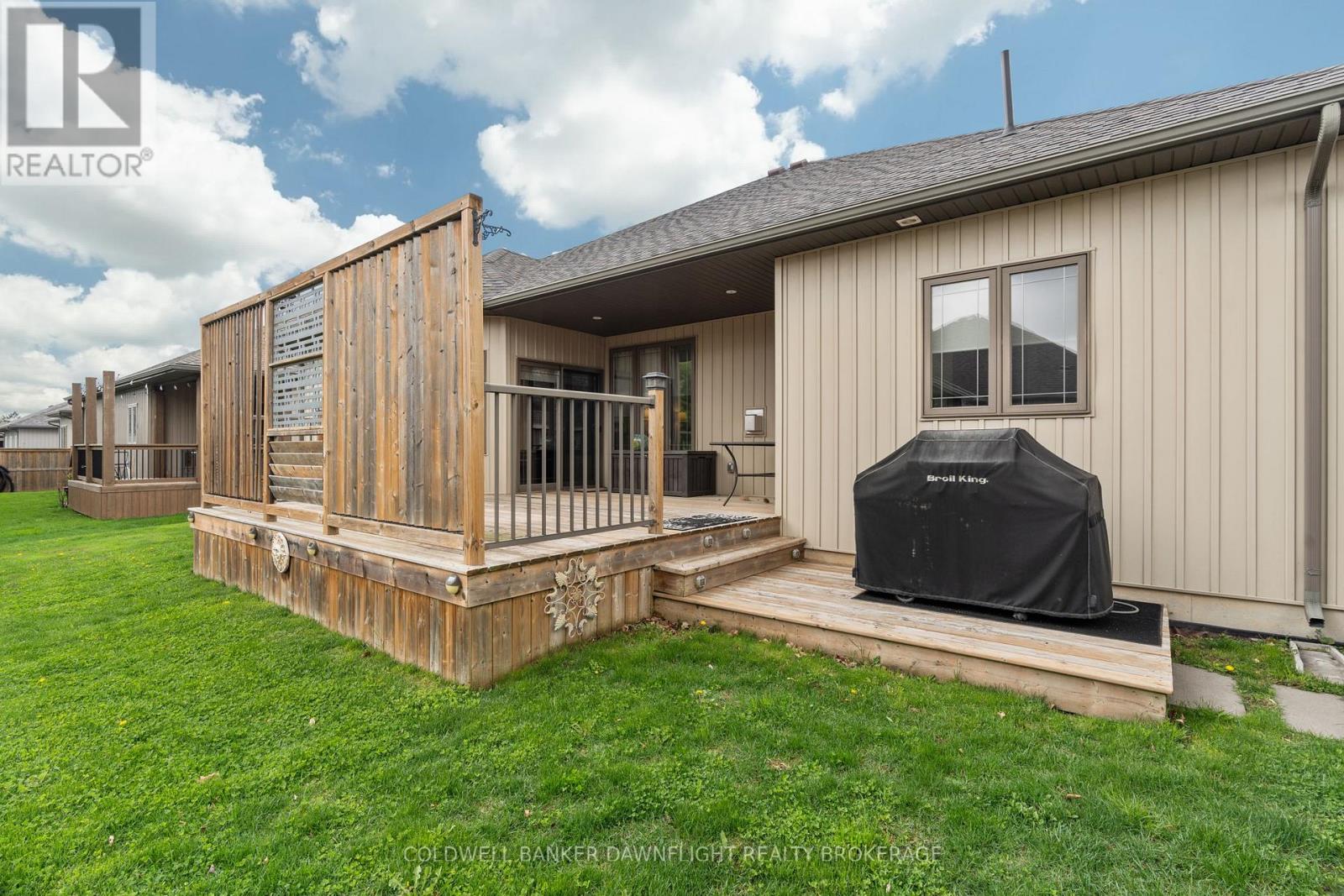 277 Darling Boulevard, South Huron, Ontario  N0M 1S1 - Photo 38 - X12133043