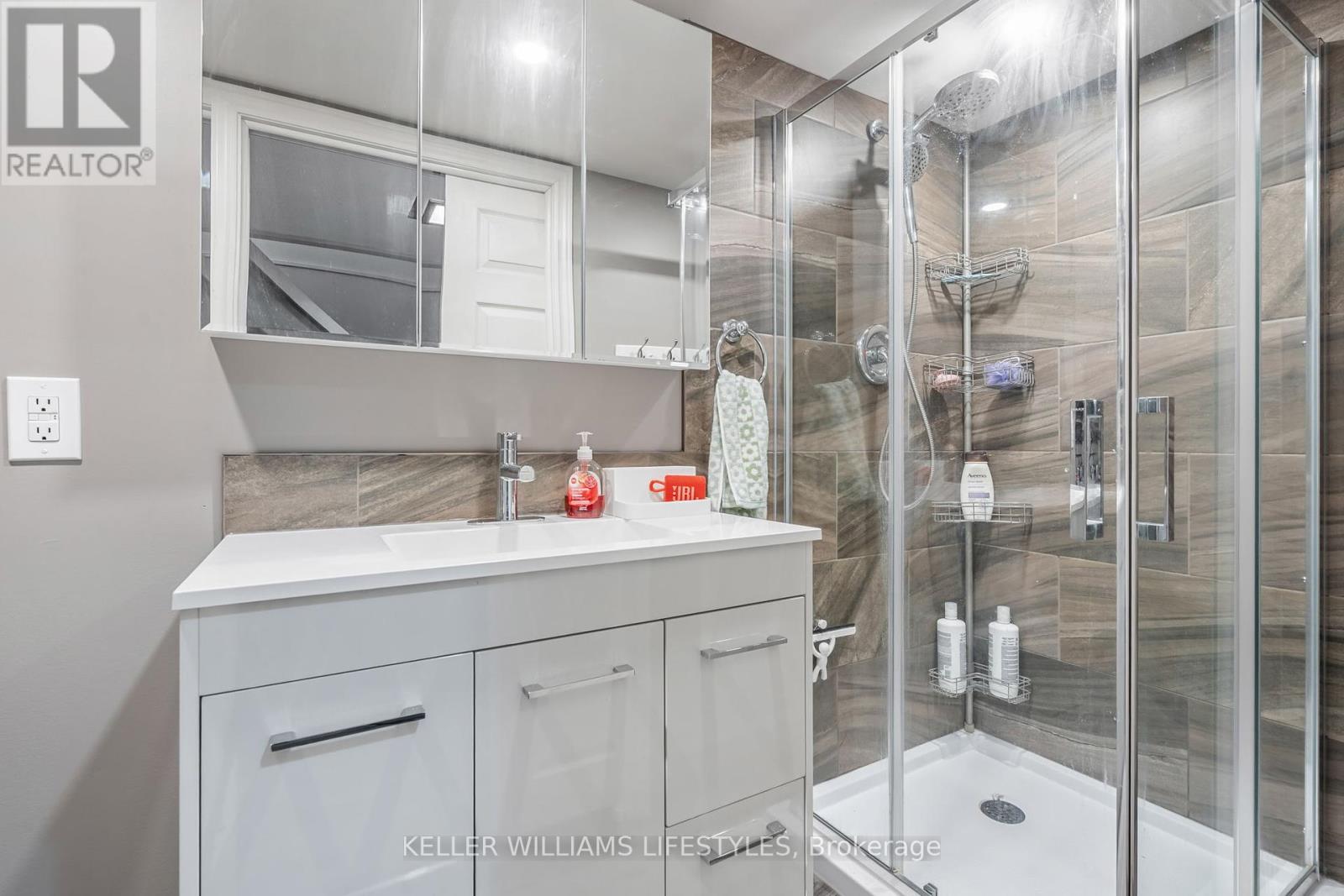 24 Cornish Street, London East, Ontario  N5W 4M3 - Photo 32 - X12133051