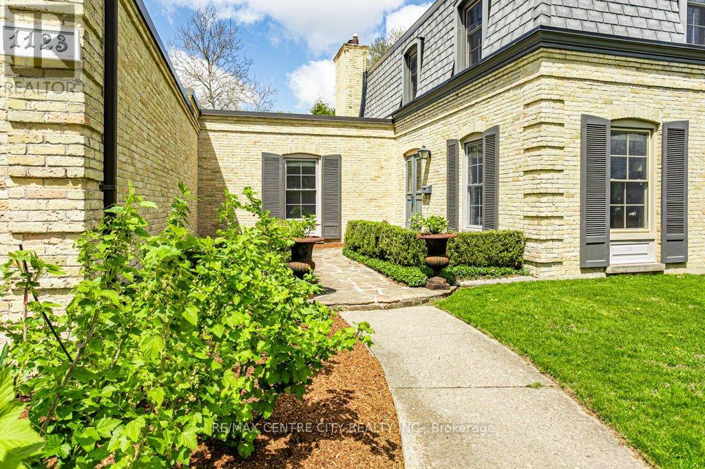 Property at 1123 THE PARKWAY image 3