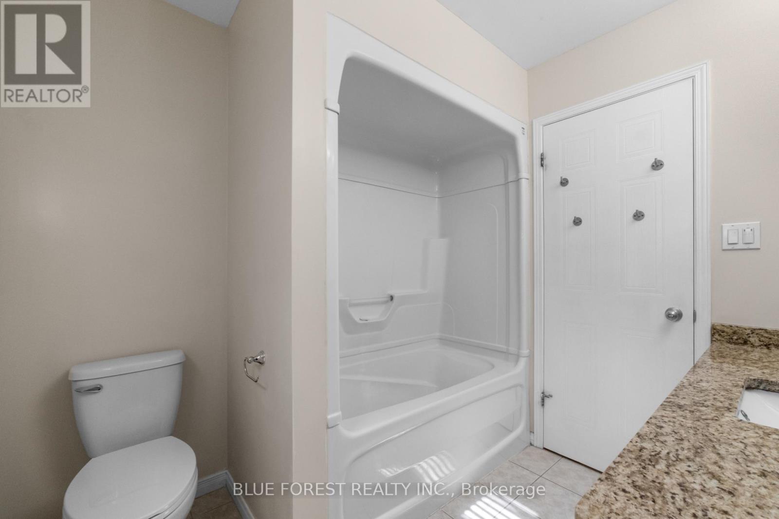 3053 Meadowgate Boulevard, London South, Ontario  N6M 1L1 - Photo 25 - X12133096