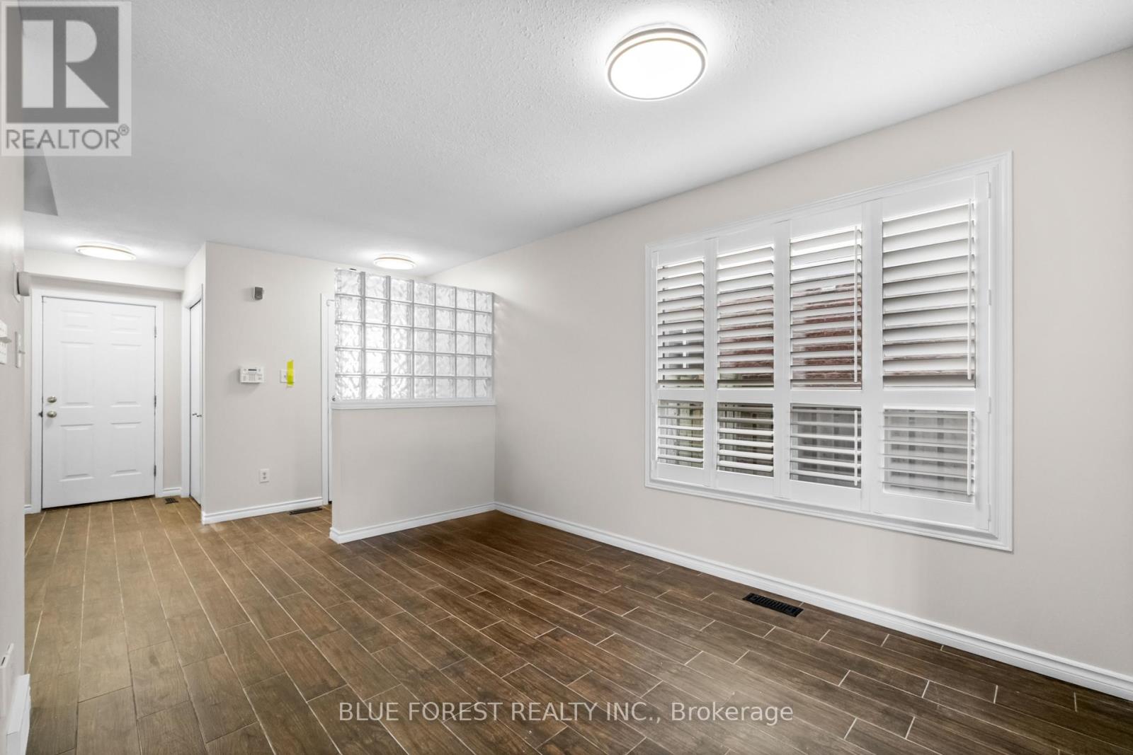 3053 Meadowgate Boulevard, London South, Ontario  N6M 1L1 - Photo 4 - X12133096