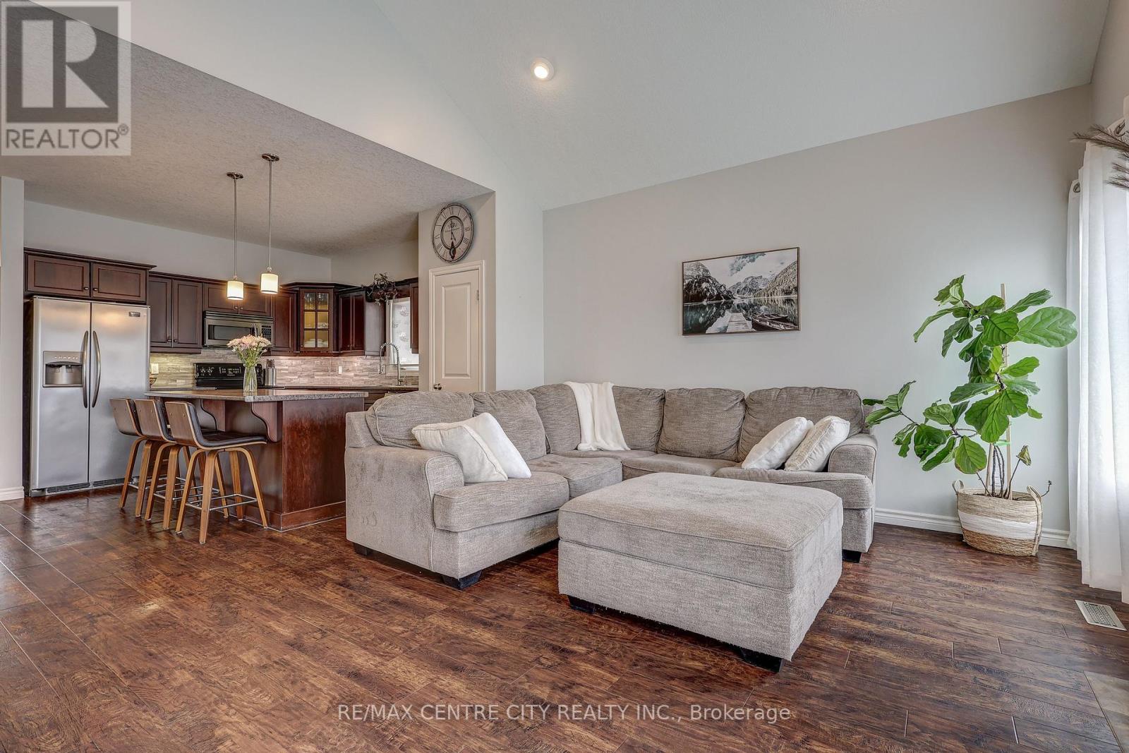 52 Circlewood Drive, St. Thomas, Ontario  N5P 0A7 - Photo 10 - X12133098