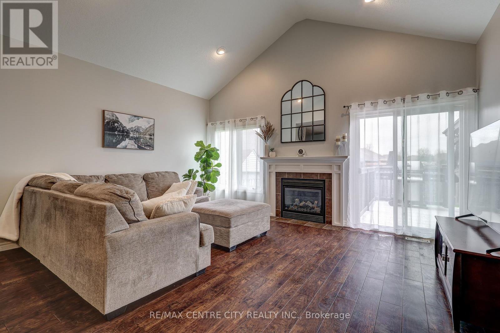 52 Circlewood Drive, St. Thomas, Ontario  N5P 0A7 - Photo 5 - X12133098