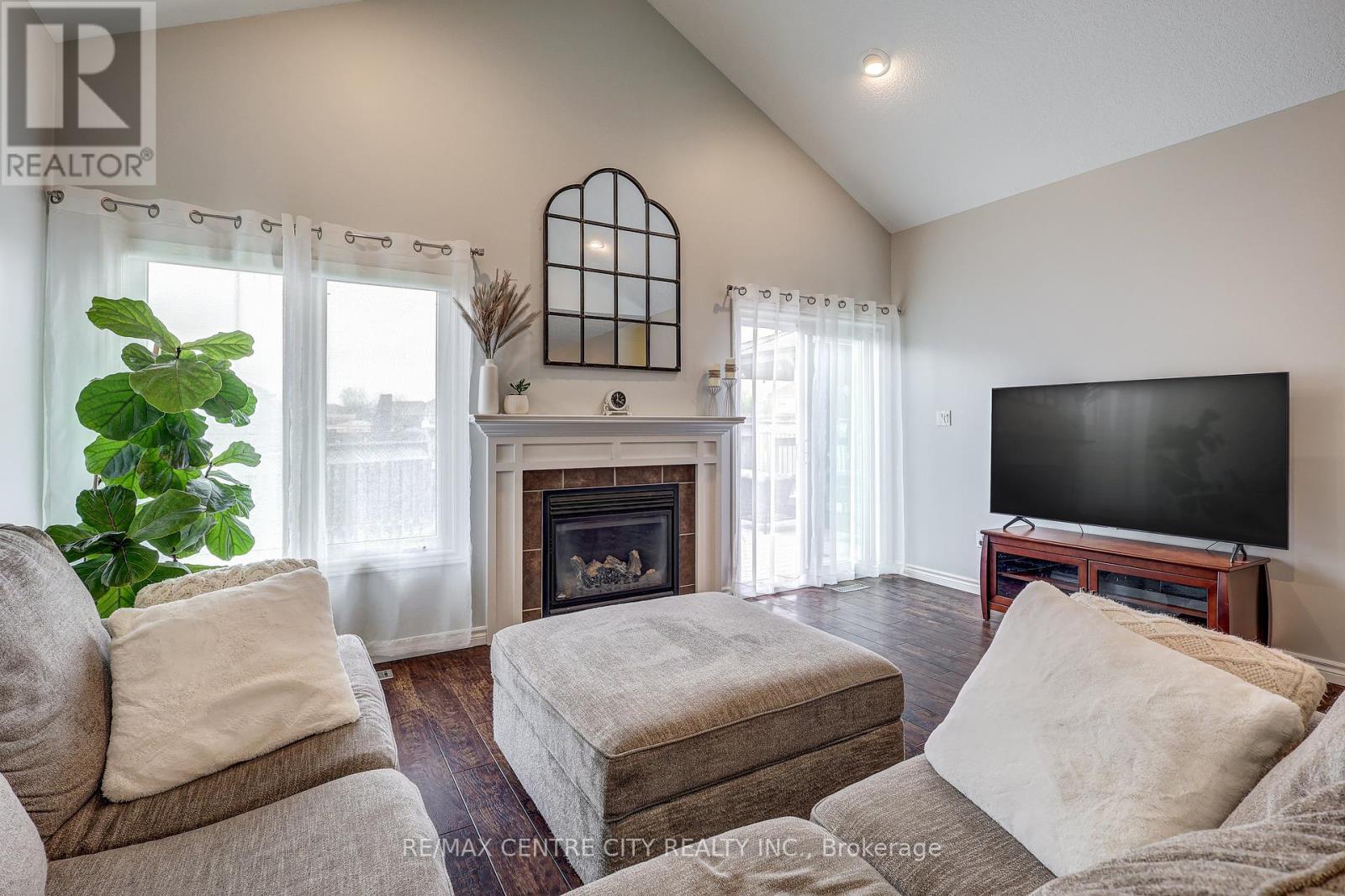 52 Circlewood Drive, St. Thomas, Ontario  N5P 0A7 - Photo 7 - X12133098