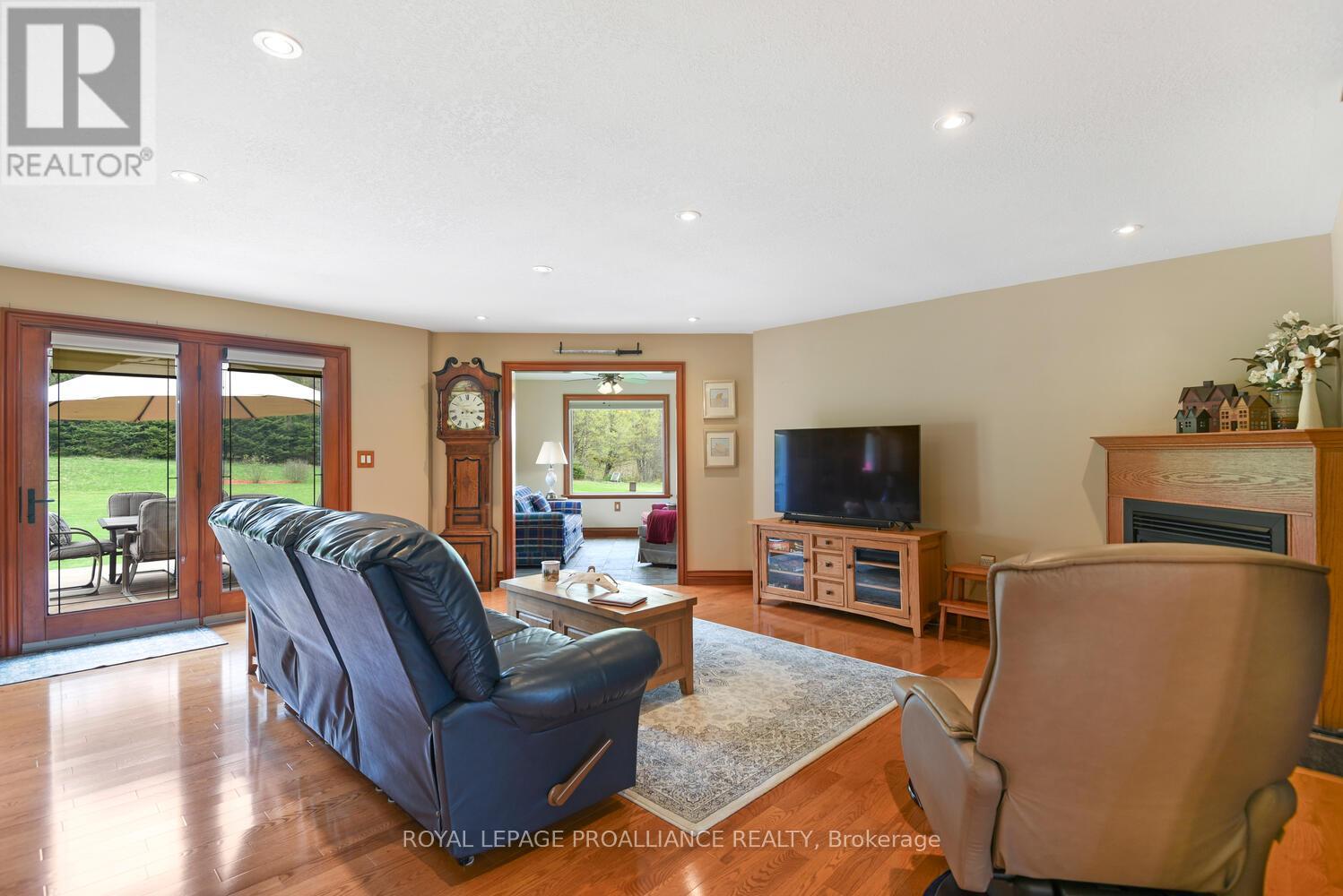 1658 County Road 2 Road W, Front Of Yonge, Ontario  L0E 1R0 - Photo 6 - X12133068