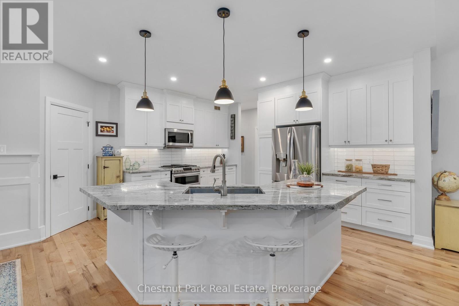 170 Springfield Road, Huntsville, Ontario P1H 0H8 - Photo 12 - X12133032