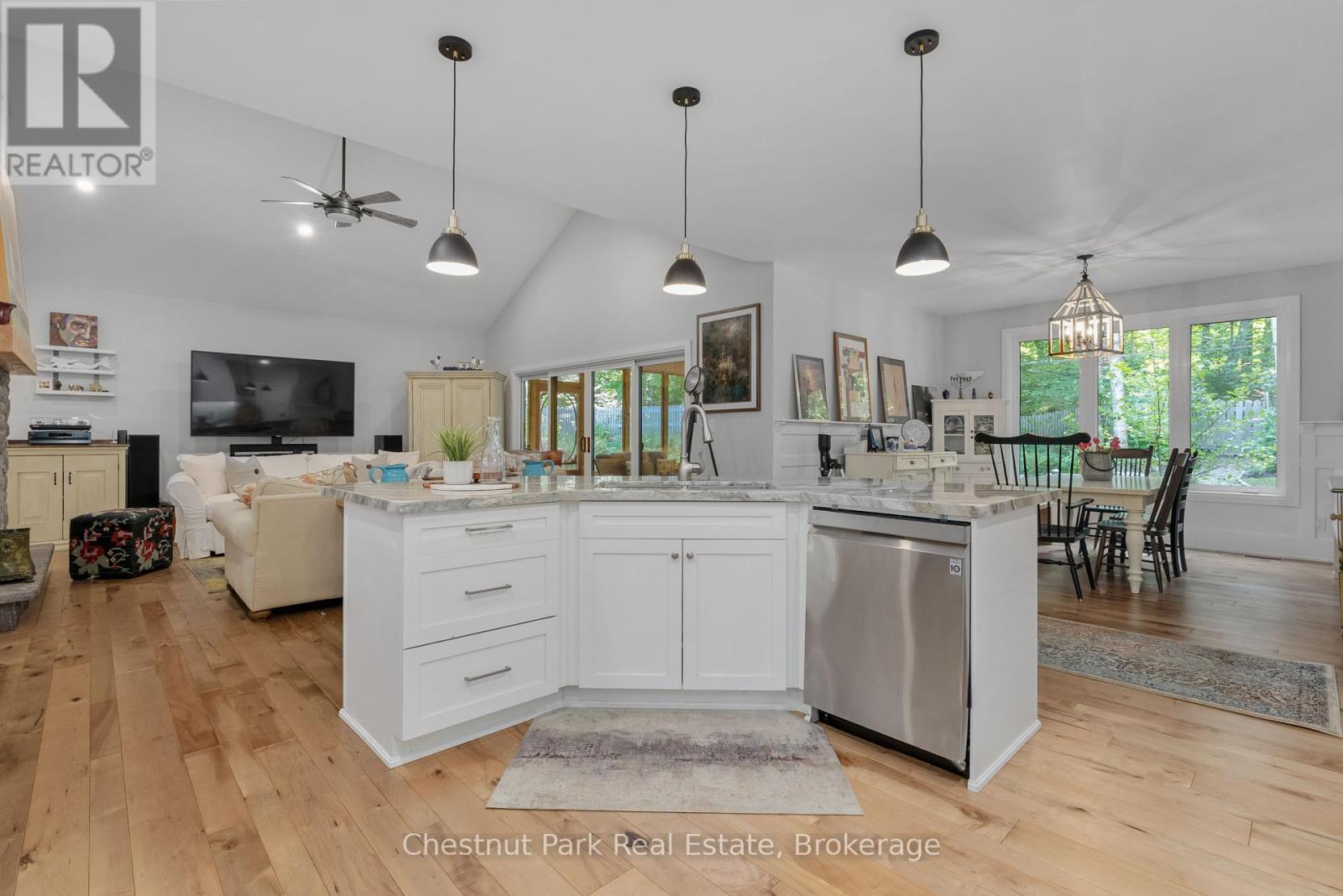 170 Springfield Road, Huntsville, Ontario P1H 0H8 - Photo 15 - X12133032