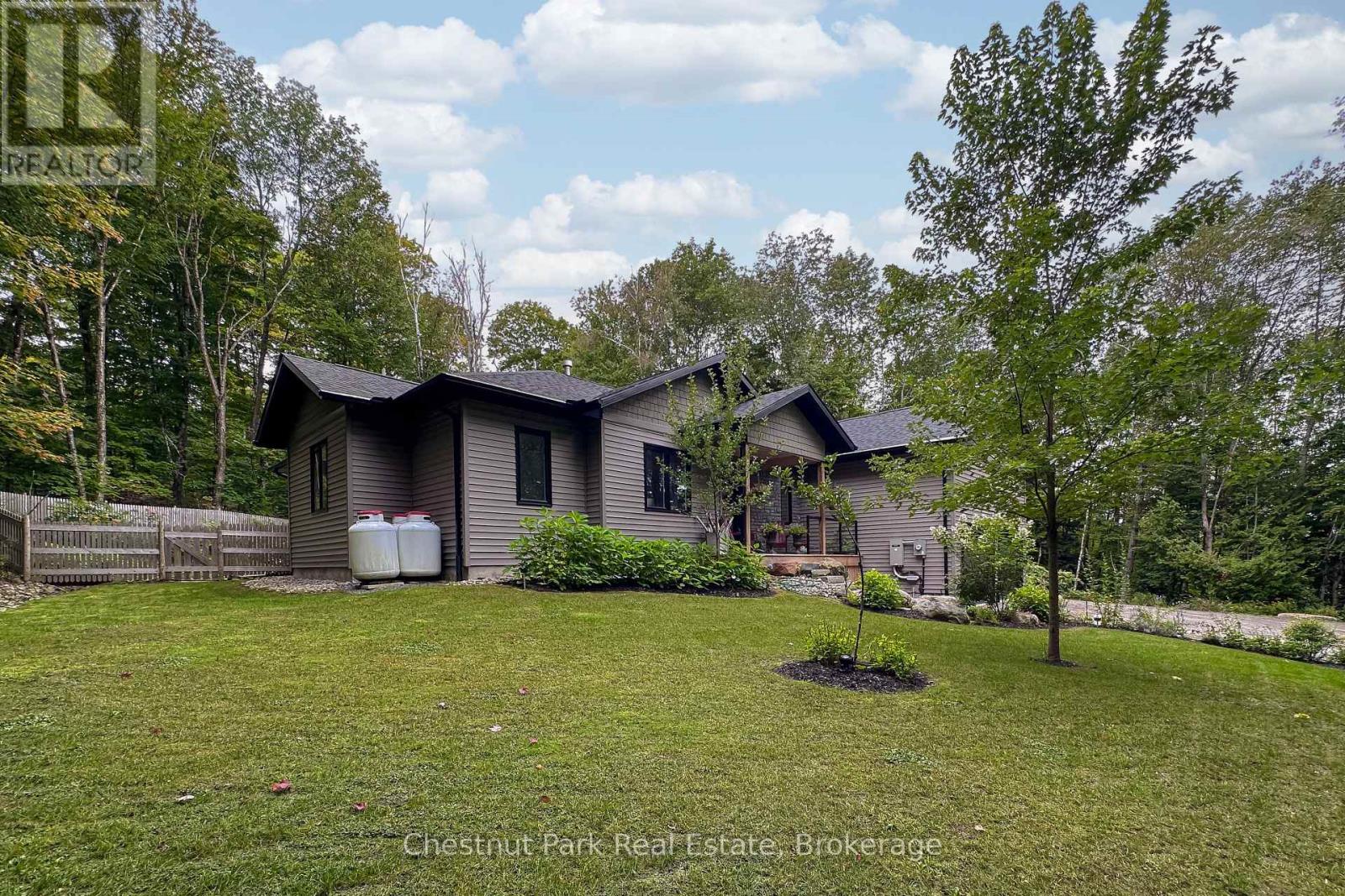 170 Springfield Road, Huntsville, Ontario P1H 0H8 - Photo 2 - X12133032