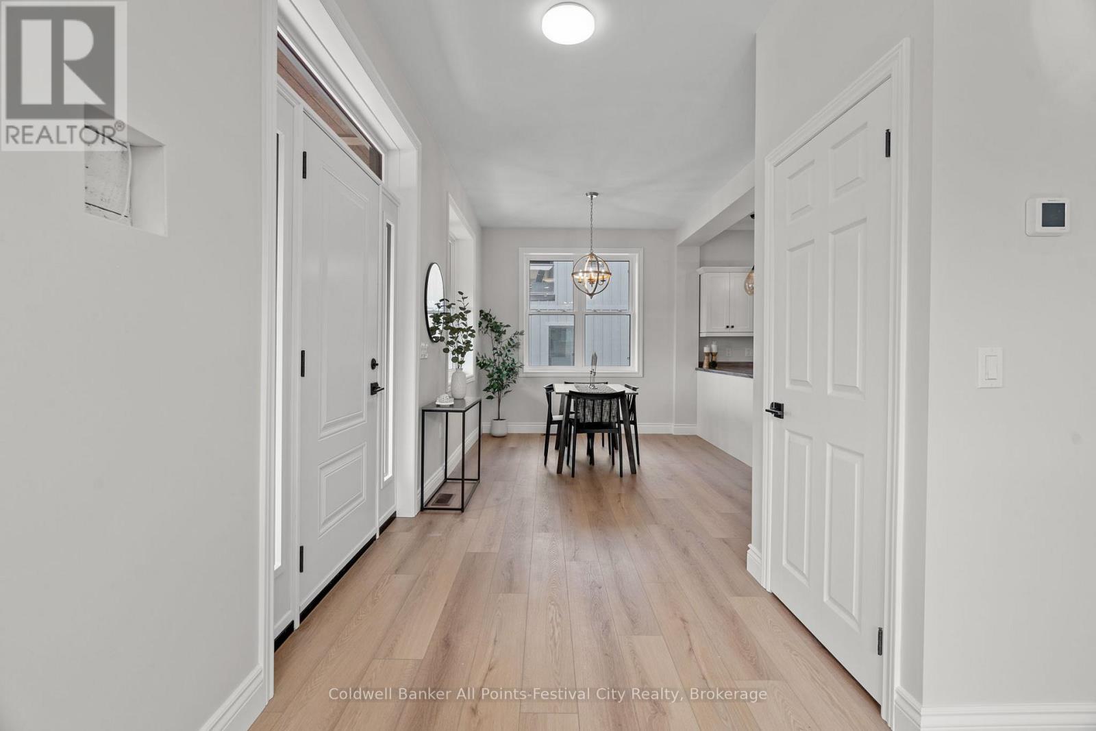 82 Gloucester Terrace, Goderich, Ontario  N7A 1W8 - Photo 7 - X12133053