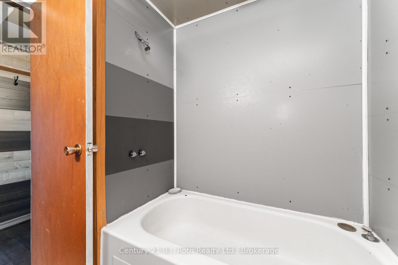 1191 Morrison Lk Road, Gravenhurst, Ontario  P0E 1G0 - Photo 23 - X12133257