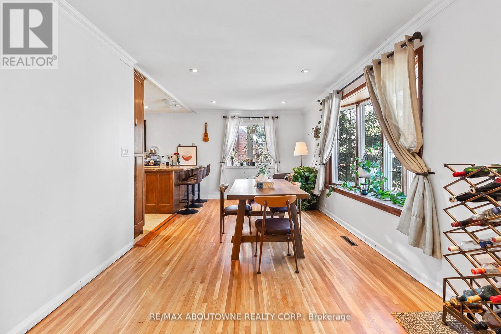 550 Fourth Line, Oakville, Ontario  L6L 5A7 - Photo 6 - W12132996