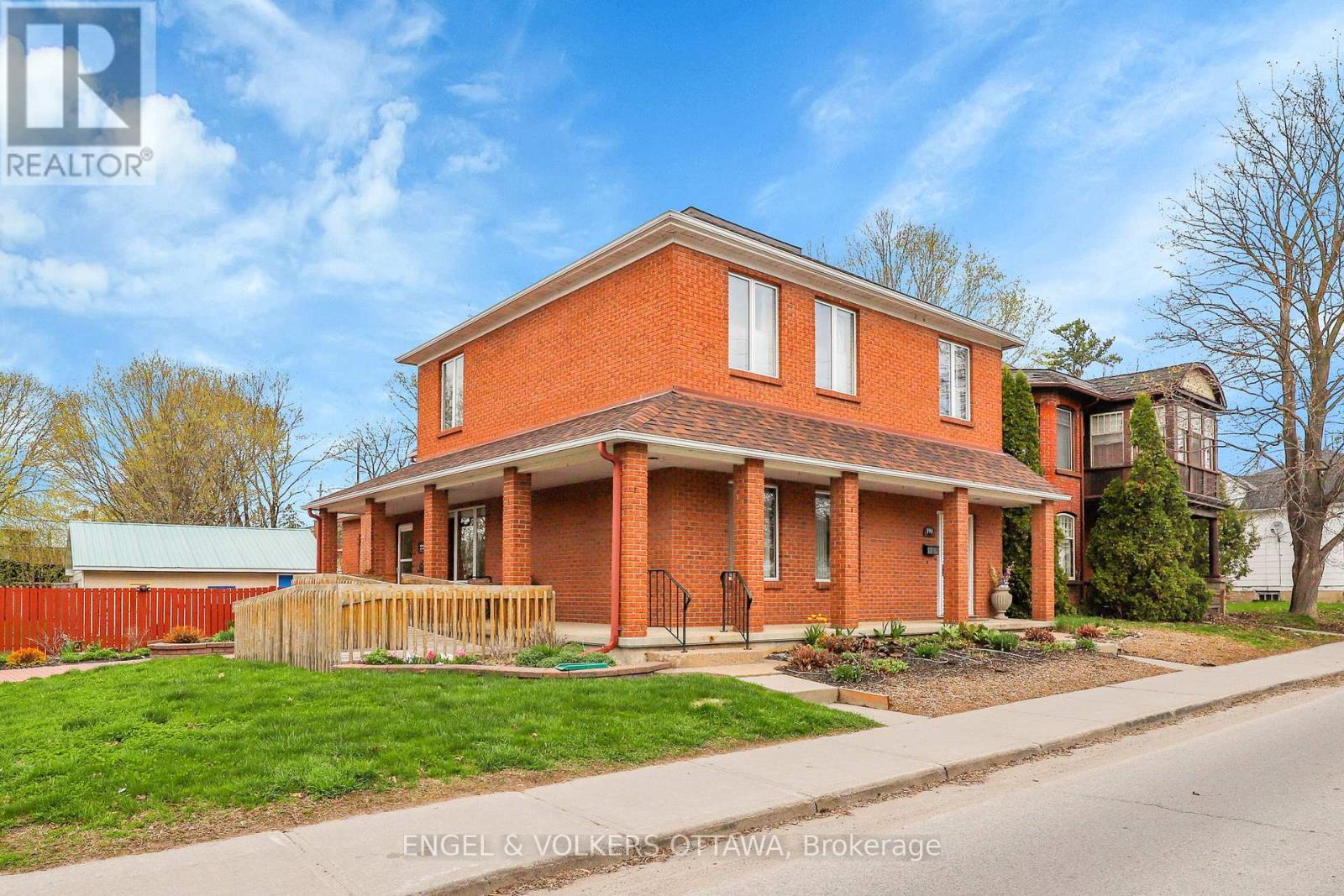 190 John Street N, Arnprior, Ontario  K7S 2N9 - Photo 3 - X12133065