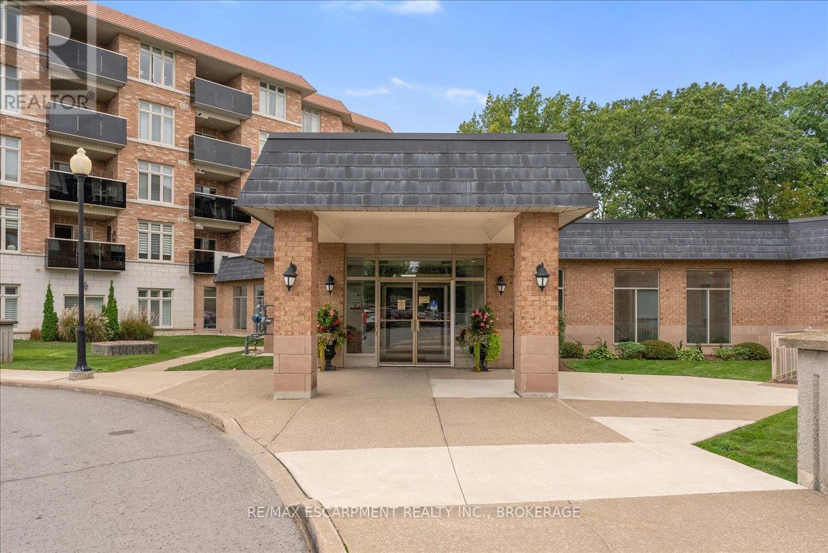 225 - 8111 Forest Glen Drive, Niagara Falls (Mt. Carmel), Ontario  L2H 2Y7 - Photo 6 - X12133045
