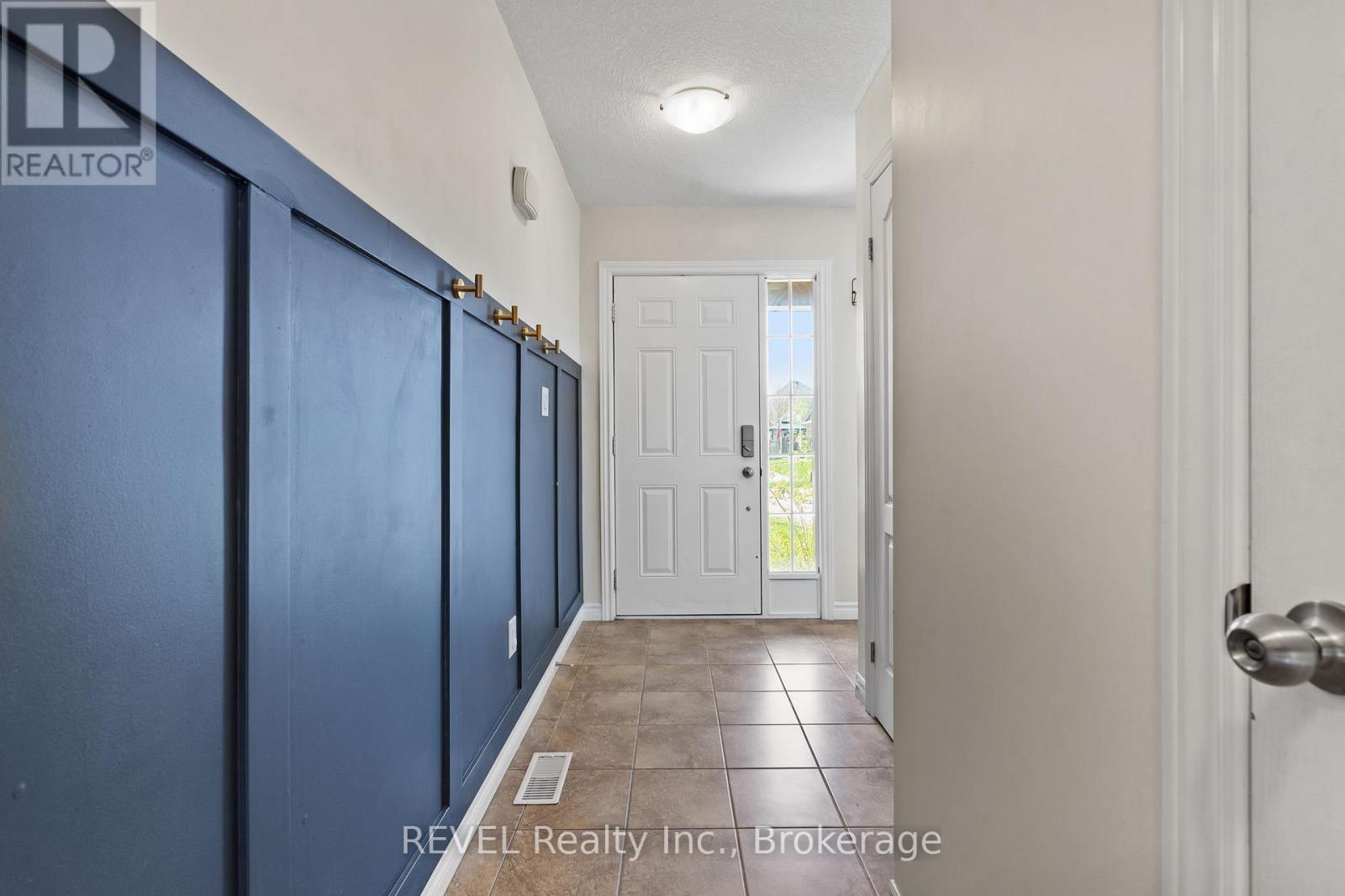 Property at 72 ABBOTT PLACE image 3