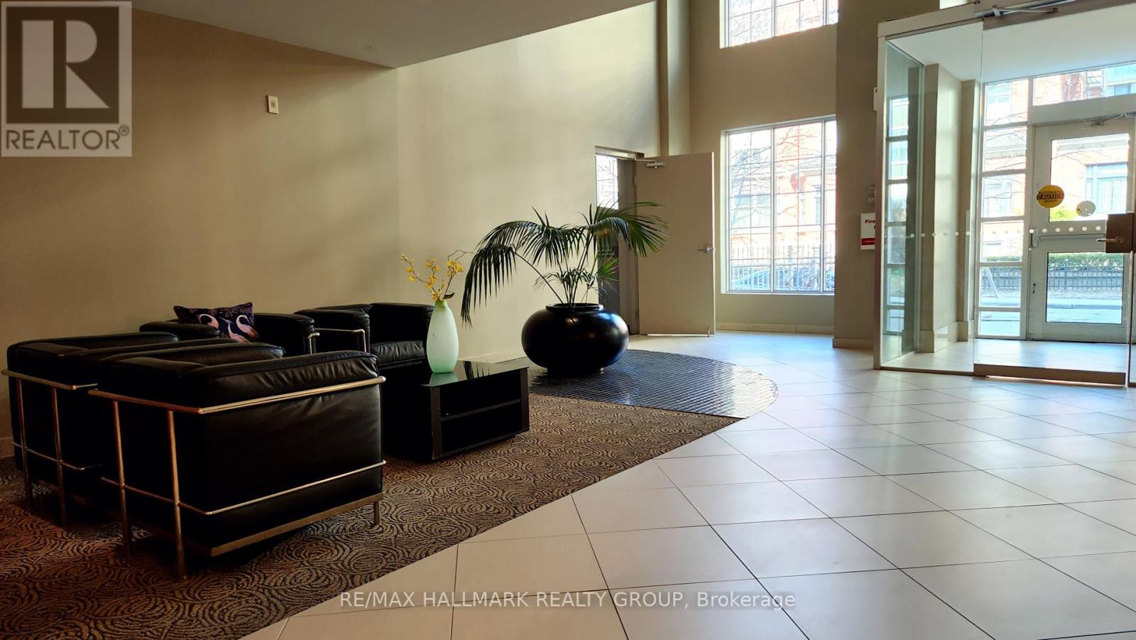 Property at 209 - 138 SOMERSET STREET W image 4