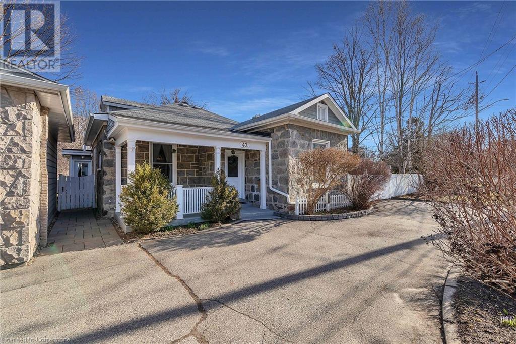 Property at 42 MCNAUGHTON Street image 4