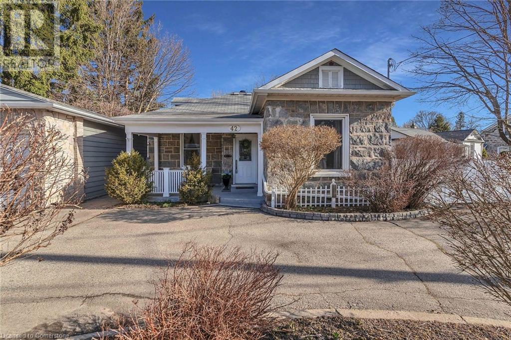 Property at 42 MCNAUGHTON Street image 3