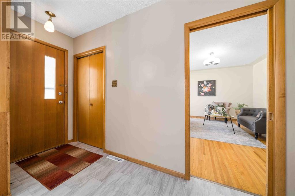 341 & 343 2 Avenue Nw, Medicine Hat, Alberta  T6A 0A2 - Photo 8 - A2217631