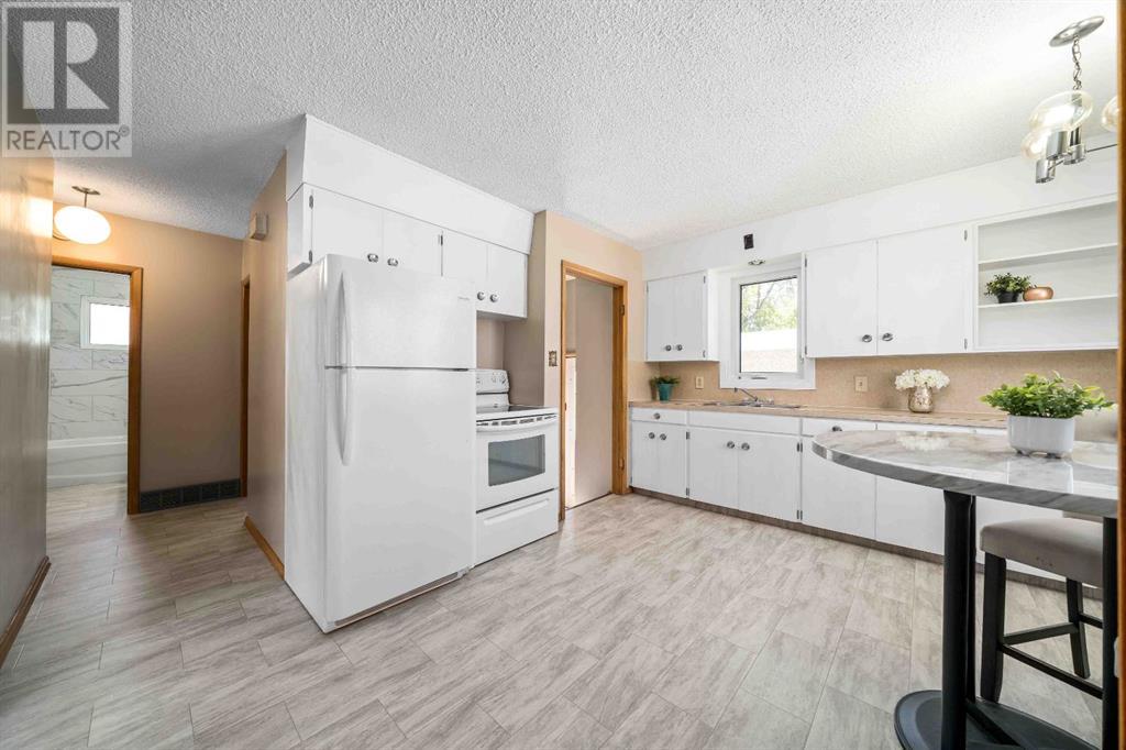 341 & 343 2 Avenue Nw, Medicine Hat, Alberta  T6A 0A2 - Photo 11 - A2217631