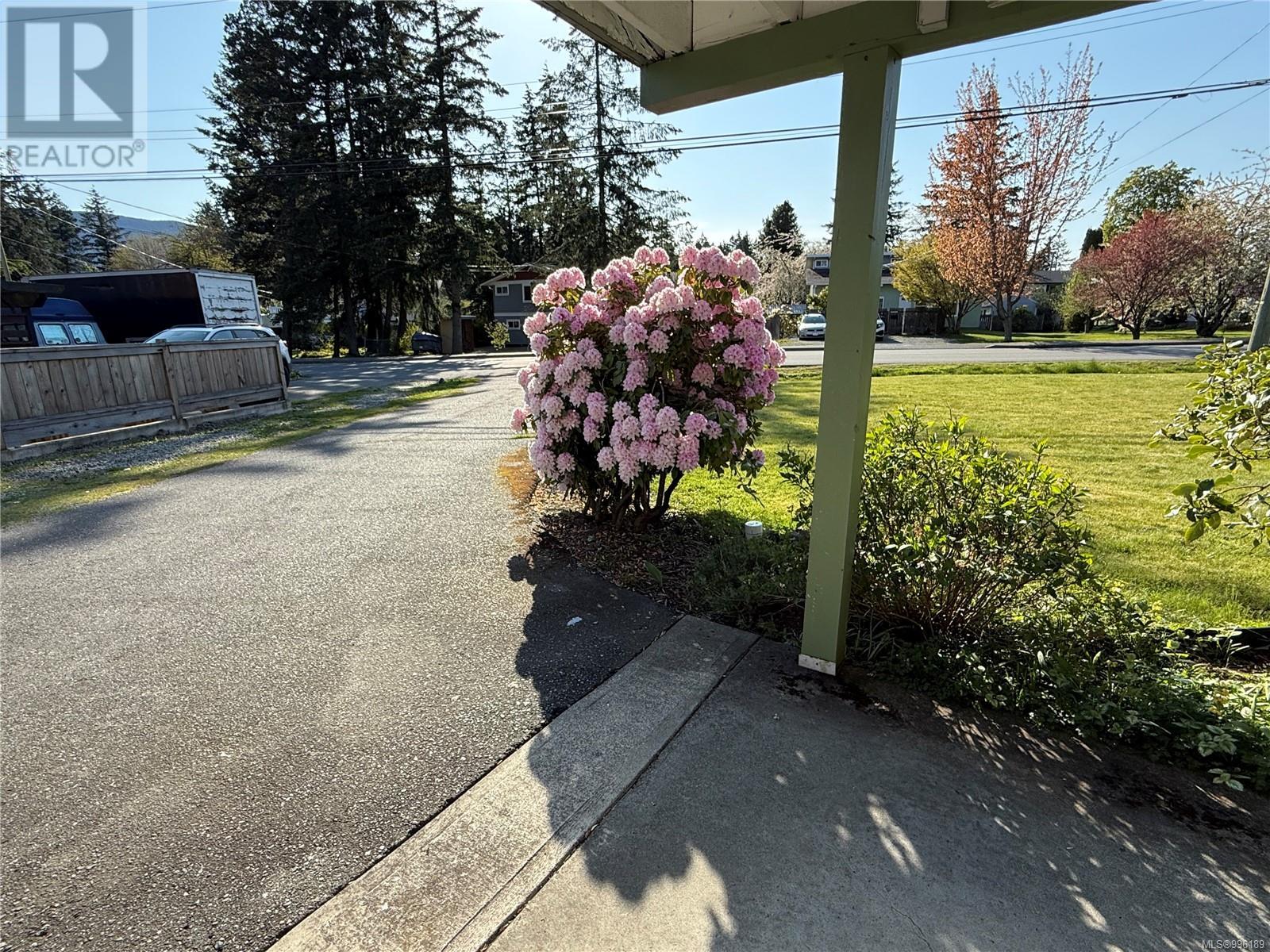Property at 2312 Pheasant Terr image 4
