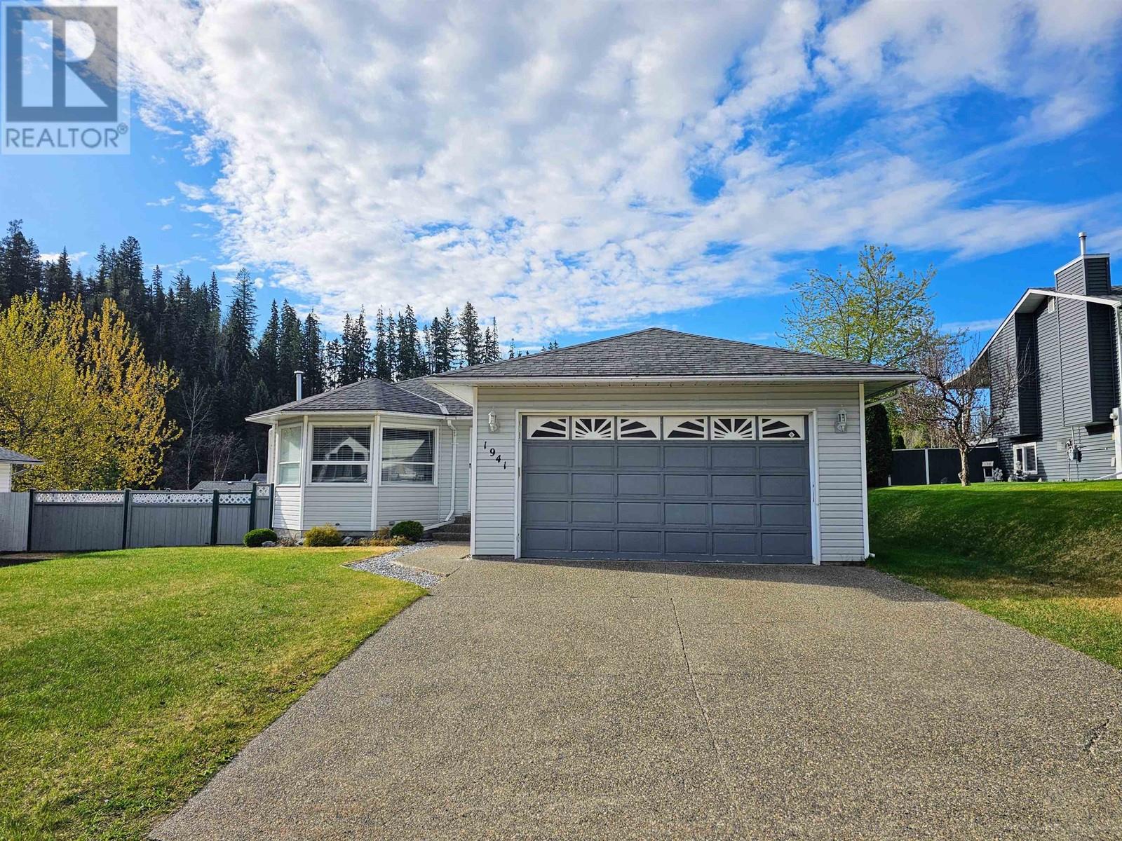 Property at 1941 CLEARWOOD CRESCENT image 2