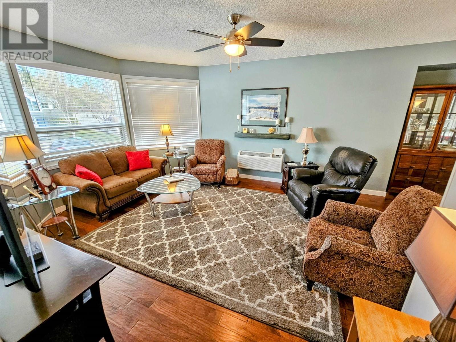 Property at 1941 CLEARWOOD CRESCENT image 3