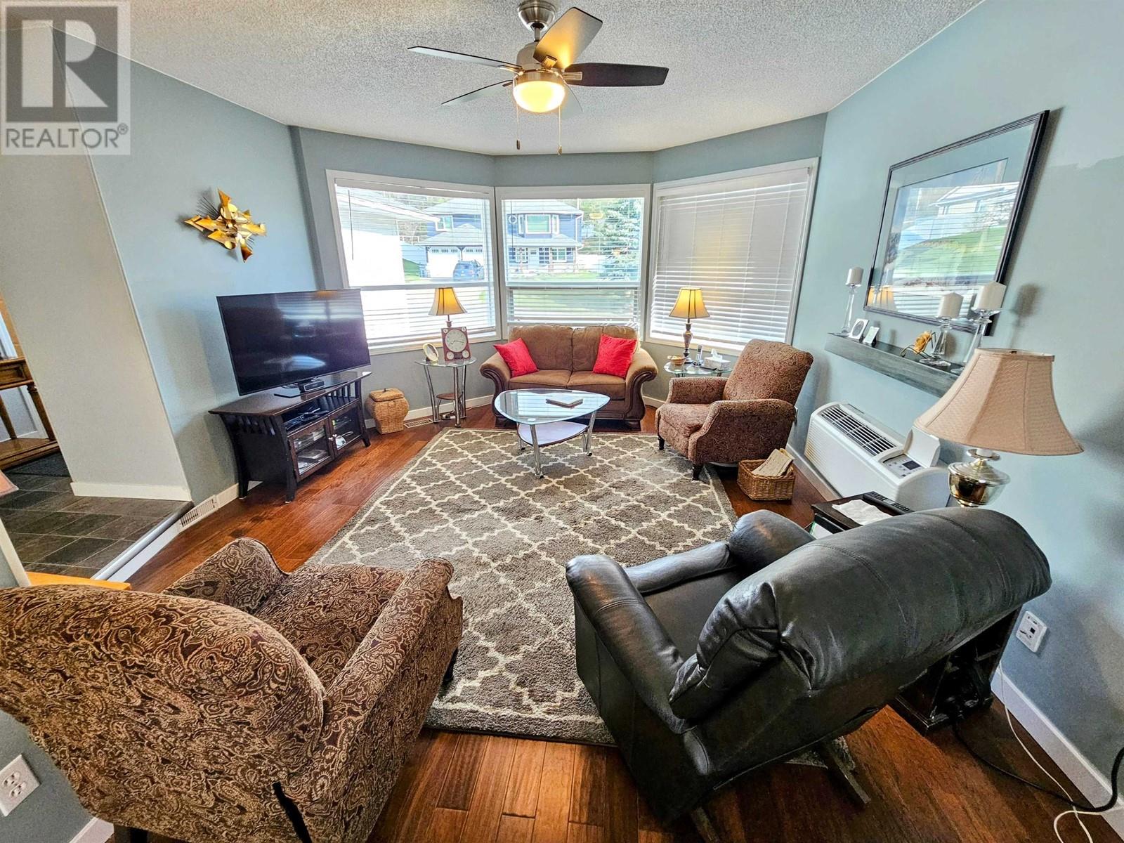 Property at 1941 CLEARWOOD CRESCENT image 4