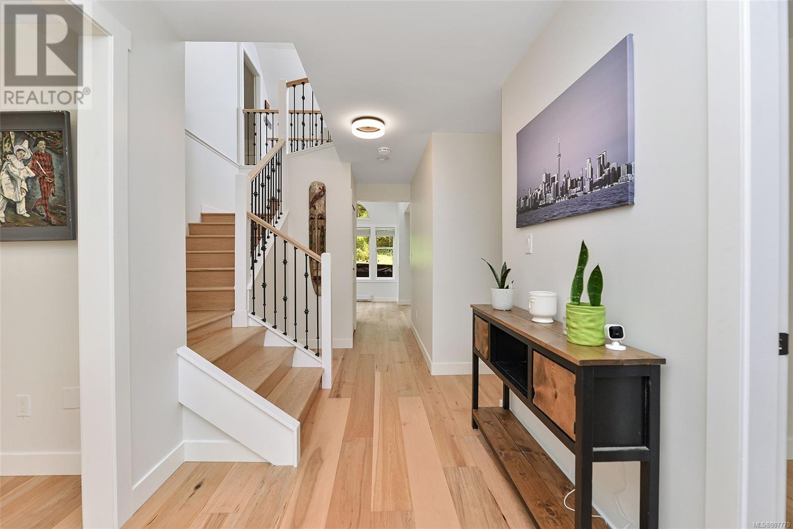 Property at 3463 Yorkshire Pl image 4