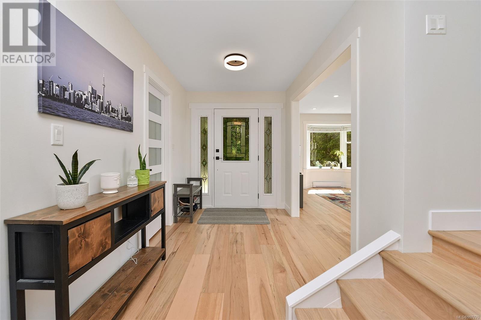 Property at 3463 Yorkshire Pl image 2