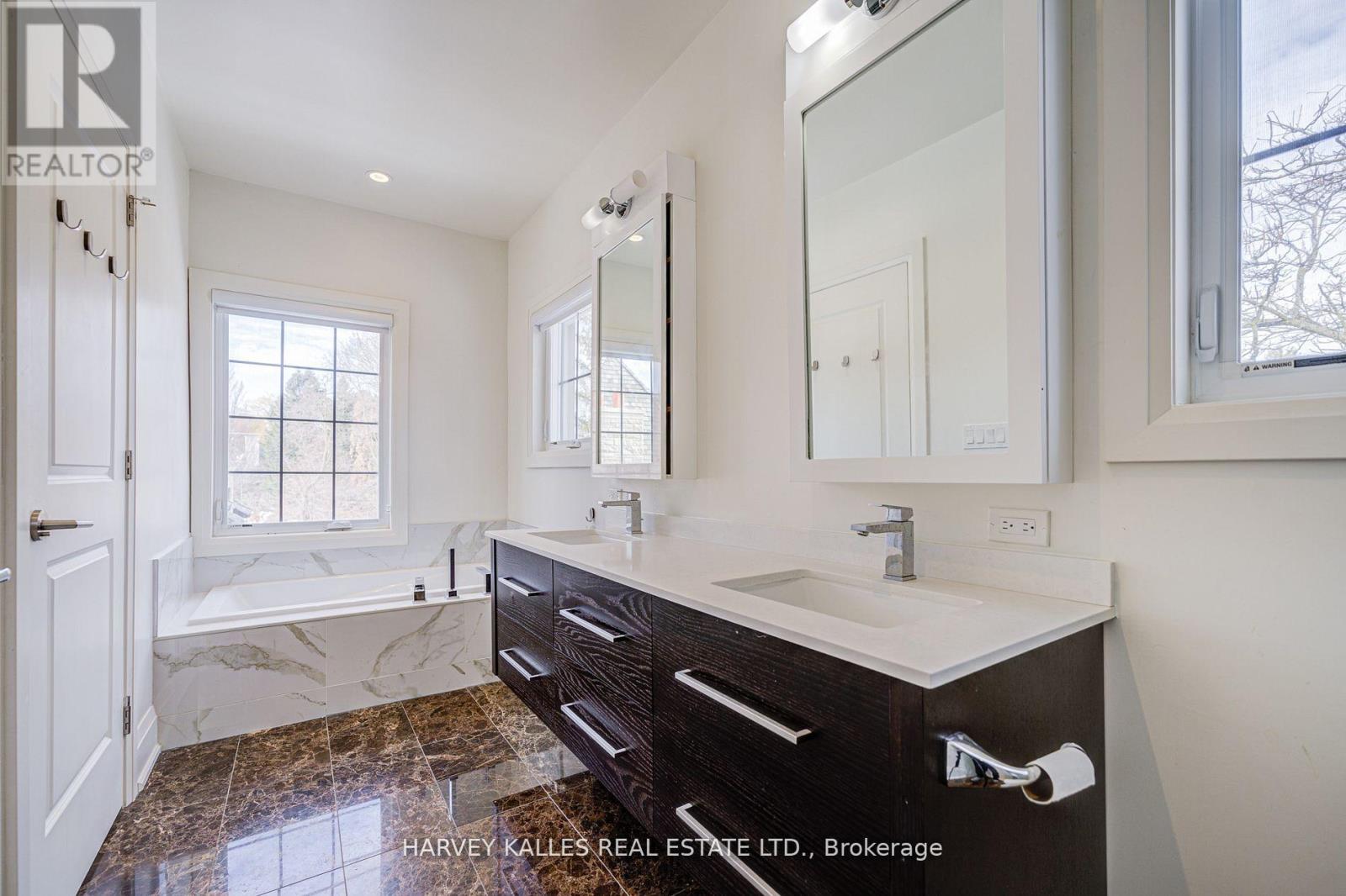 107 Bayview Ridge, Toronto, Ontario  M2L 1E3 - Photo 28 - C12133128