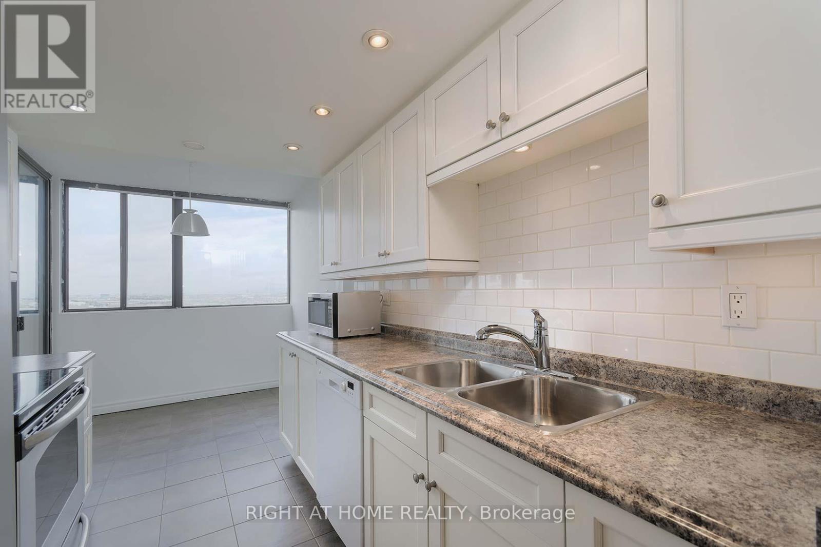 2205 - 133 Torresdale Avenue, Toronto, Ontario  M2R 3T2 - Photo 13 - C12133220
