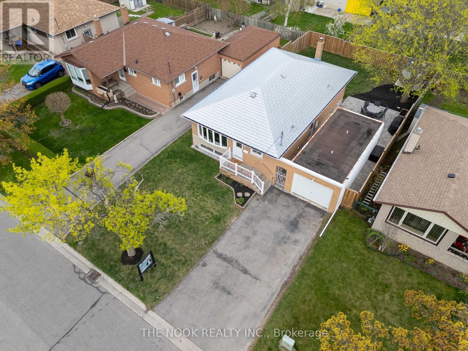 Property at 73 VANCOUVER COURT image 3