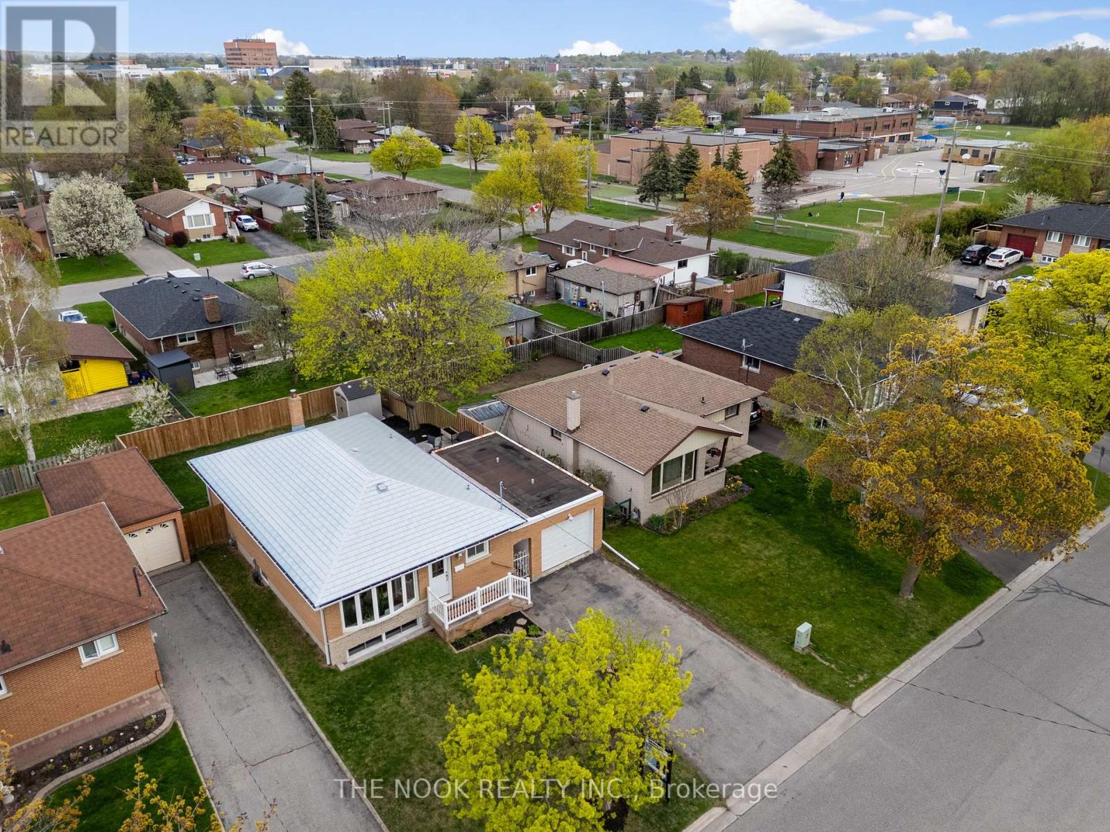 Property at 73 VANCOUVER COURT image 4