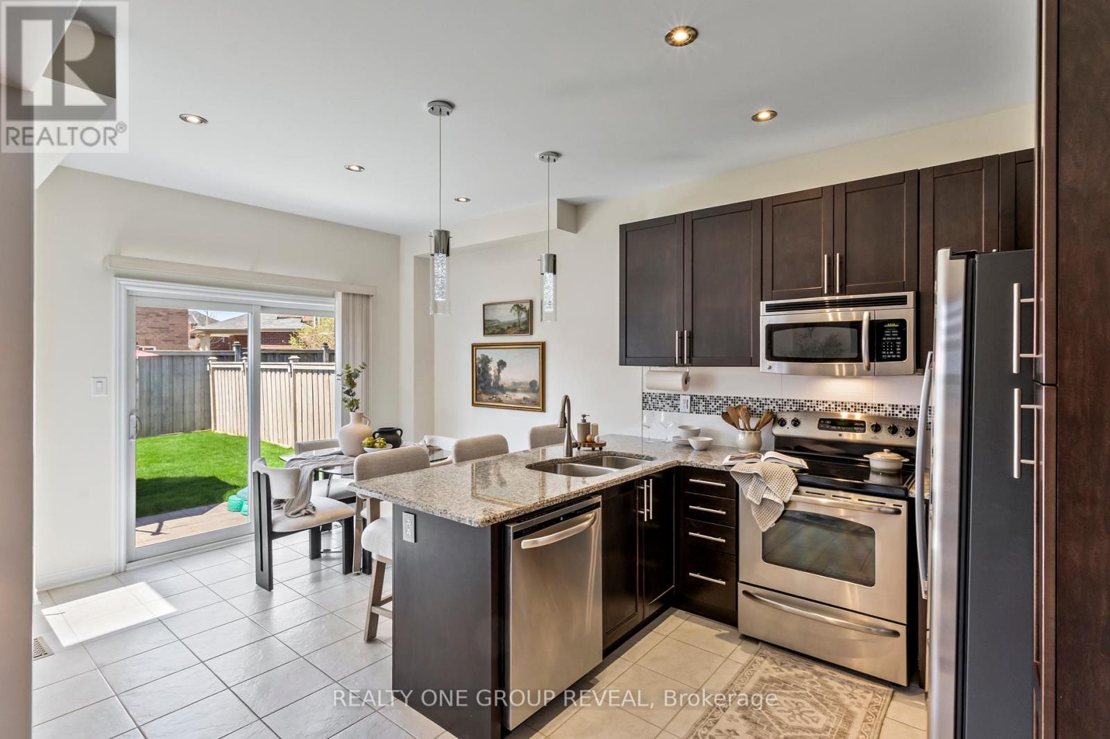 111 Glen Eagles Drive, Clarington, Ontario  L1E 3H8 - Photo 11 - E12133153