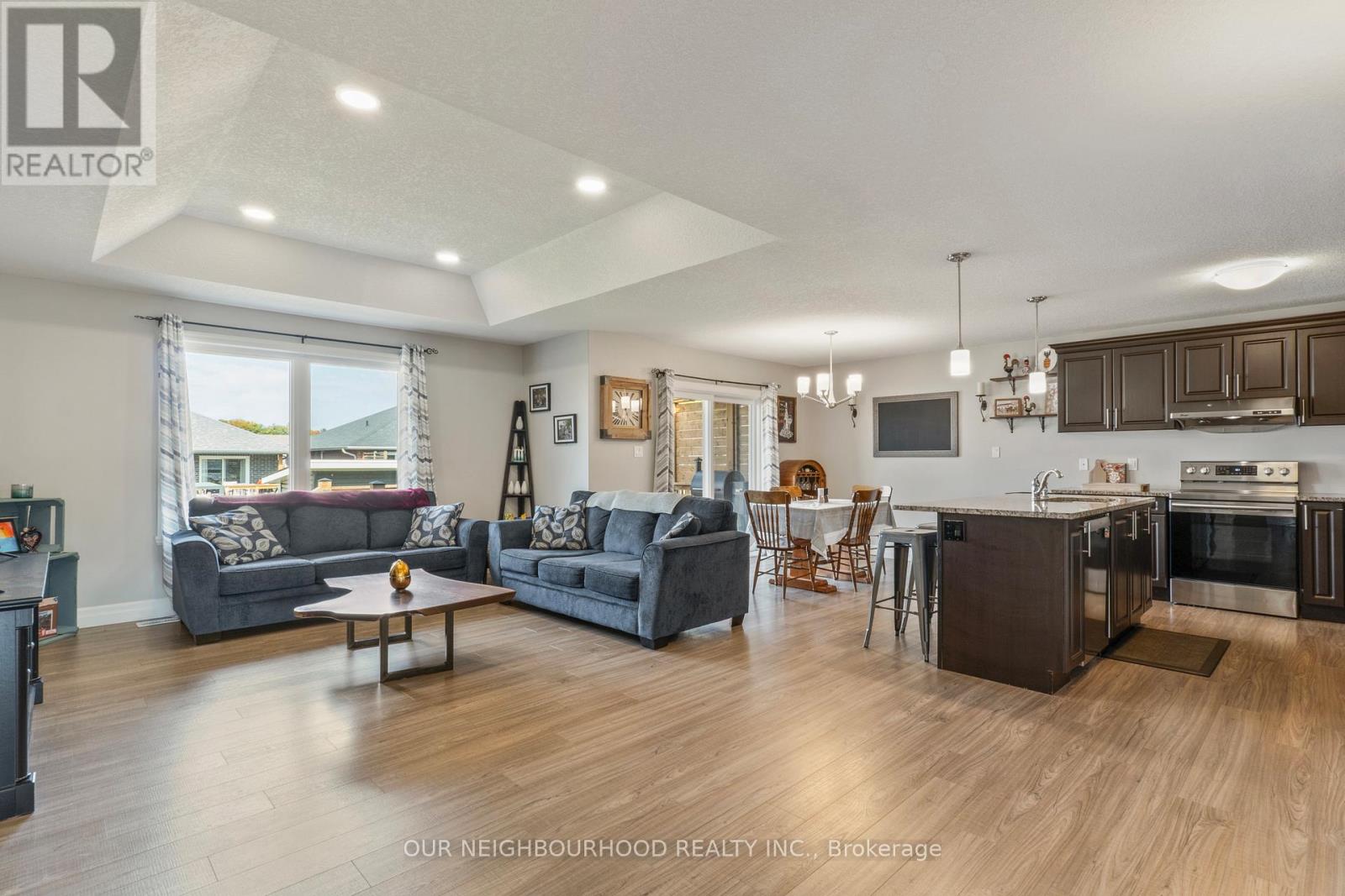 54 Mcintosh Crescent, Quinte West, Ontario  K8V 0G1 - Photo 5 - X12133288