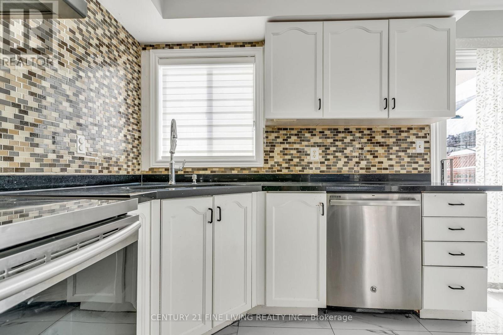 53 Pressed Brick Drive, Brampton, Ontario  L6V 4K3 - Photo 12 - W11994297
