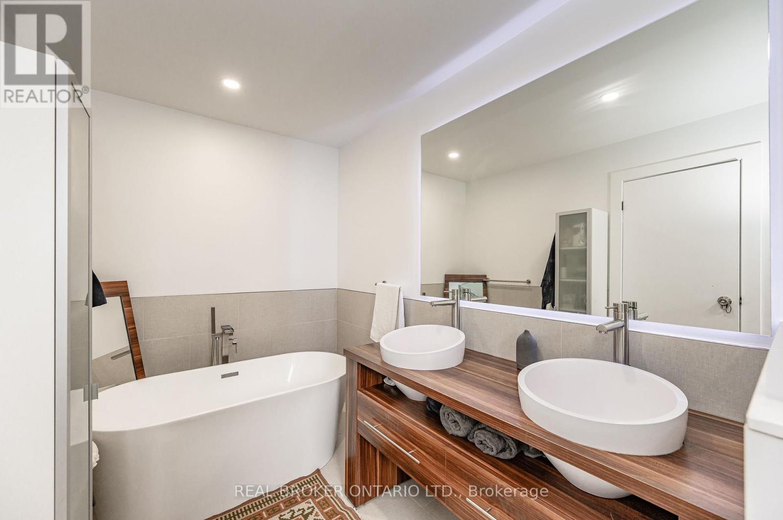 4275 Longmoor Drive, Burlington, Ontario  L7L 5A4 - Photo 18 - W12035802