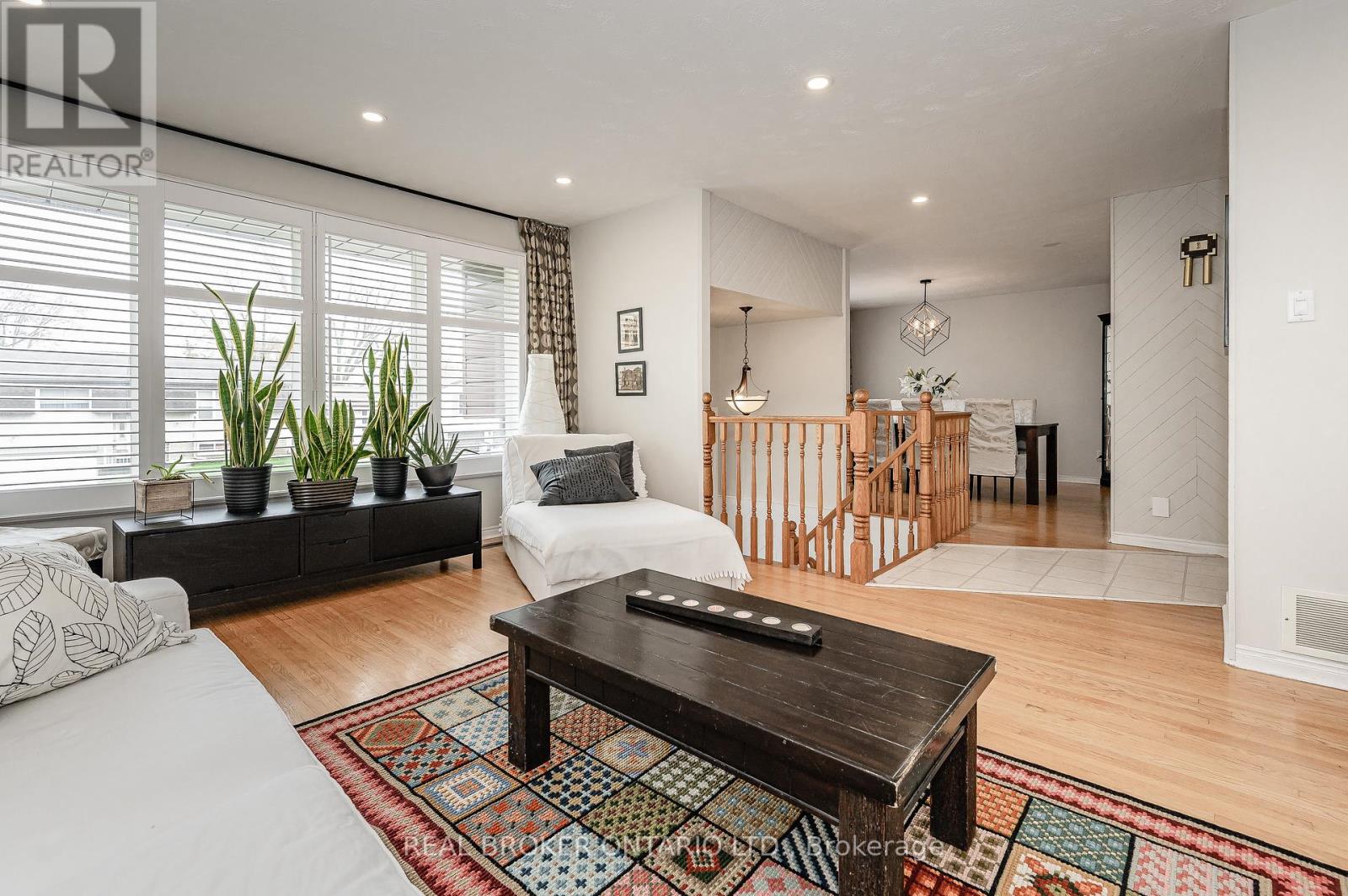 4275 Longmoor Drive, Burlington, Ontario  L7L 5A4 - Photo 8 - W12035802