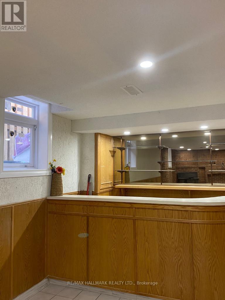 65 Marita Place, Vaughan (Glen Shields), Ontario  L4K 3J4 - Photo 3 - N12133035