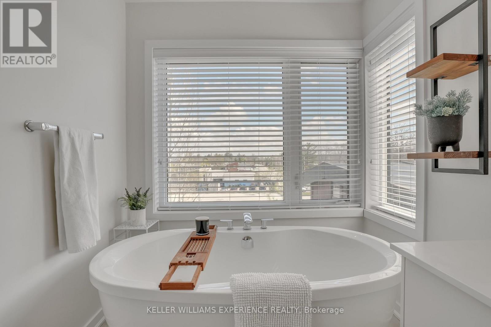 11 Bremont Way, Wasaga Beach, Ontario  L9Z 2H3 - Photo 13 - S12133023