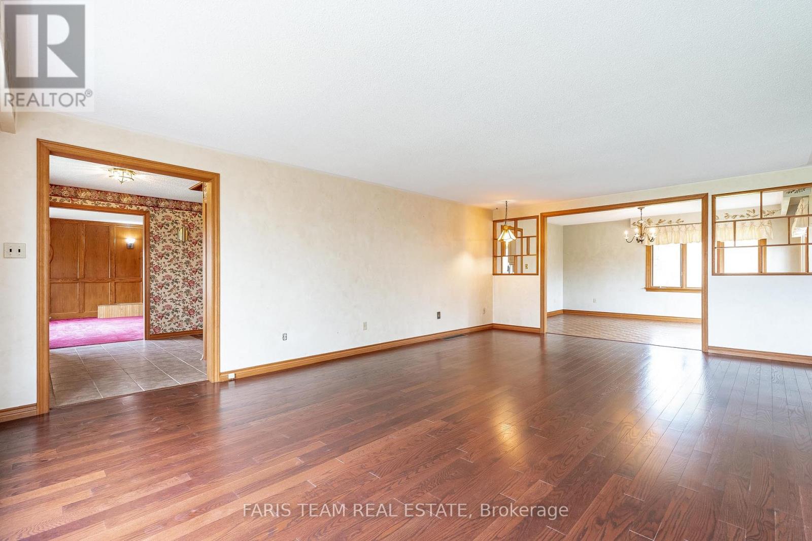 168 Lakeshore Road W, Oro-Medonte, Ontario  L0L 2E0 - Photo 7 - S12133105