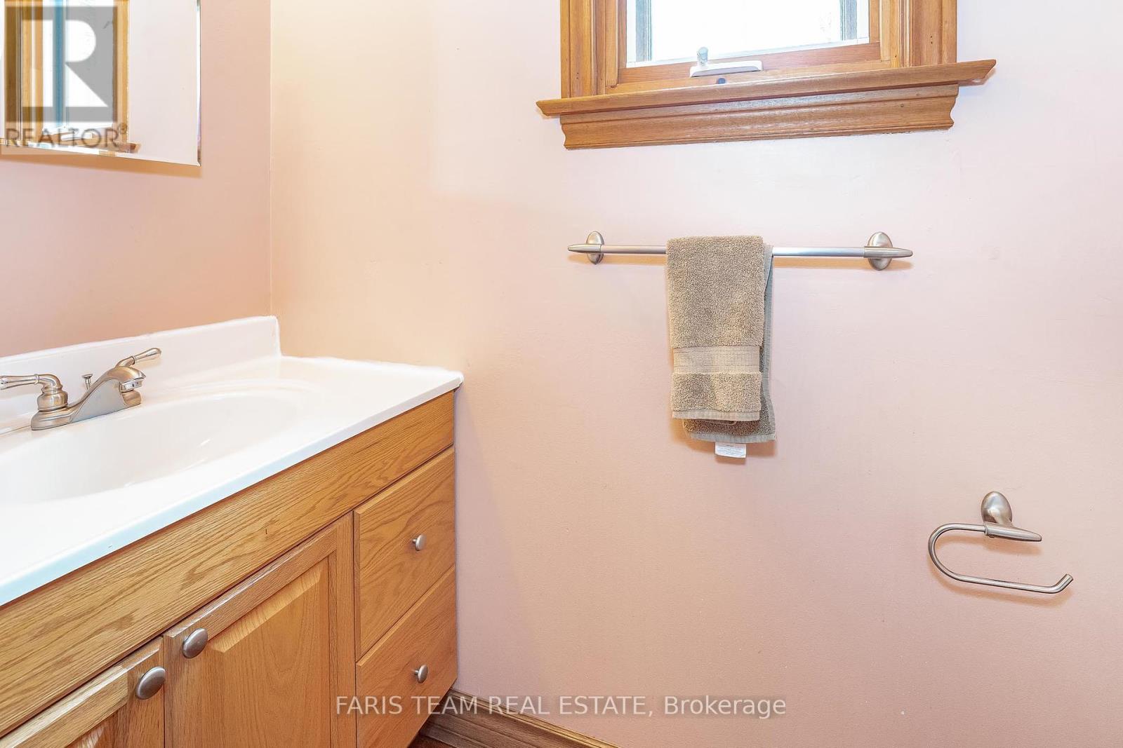 168 Lakeshore Road W, Oro-Medonte, Ontario  L0L 2E0 - Photo 9 - S12133105