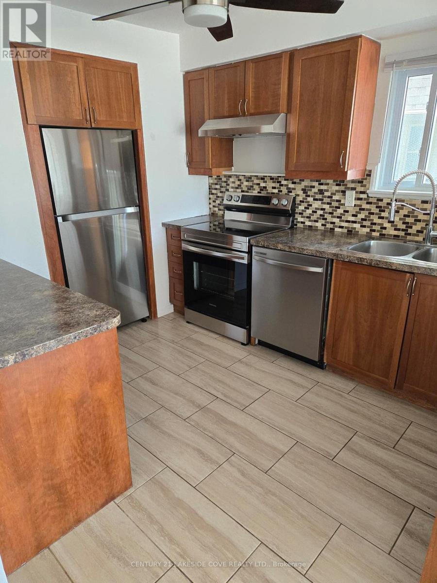 Unit 5 - 4 Paradise Boulevard, Ramara, Ontario  L0K 1B0 - Photo 10 - S12133180