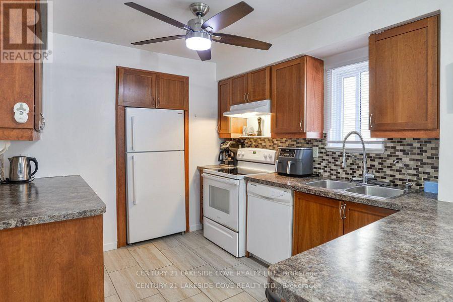 Unit 5 - 4 Paradise Boulevard, Ramara, Ontario  L0K 1B0 - Photo 13 - S12133180