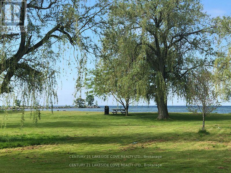 Unit 5 - 4 Paradise Boulevard, Ramara, Ontario  L0K 1B0 - Photo 22 - S12133180
