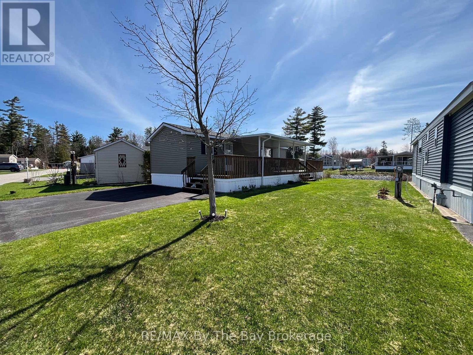 9 Kenora Trail, Wasaga Beach, Ontario  L9Z 1X7 - Photo 1 - S12133310