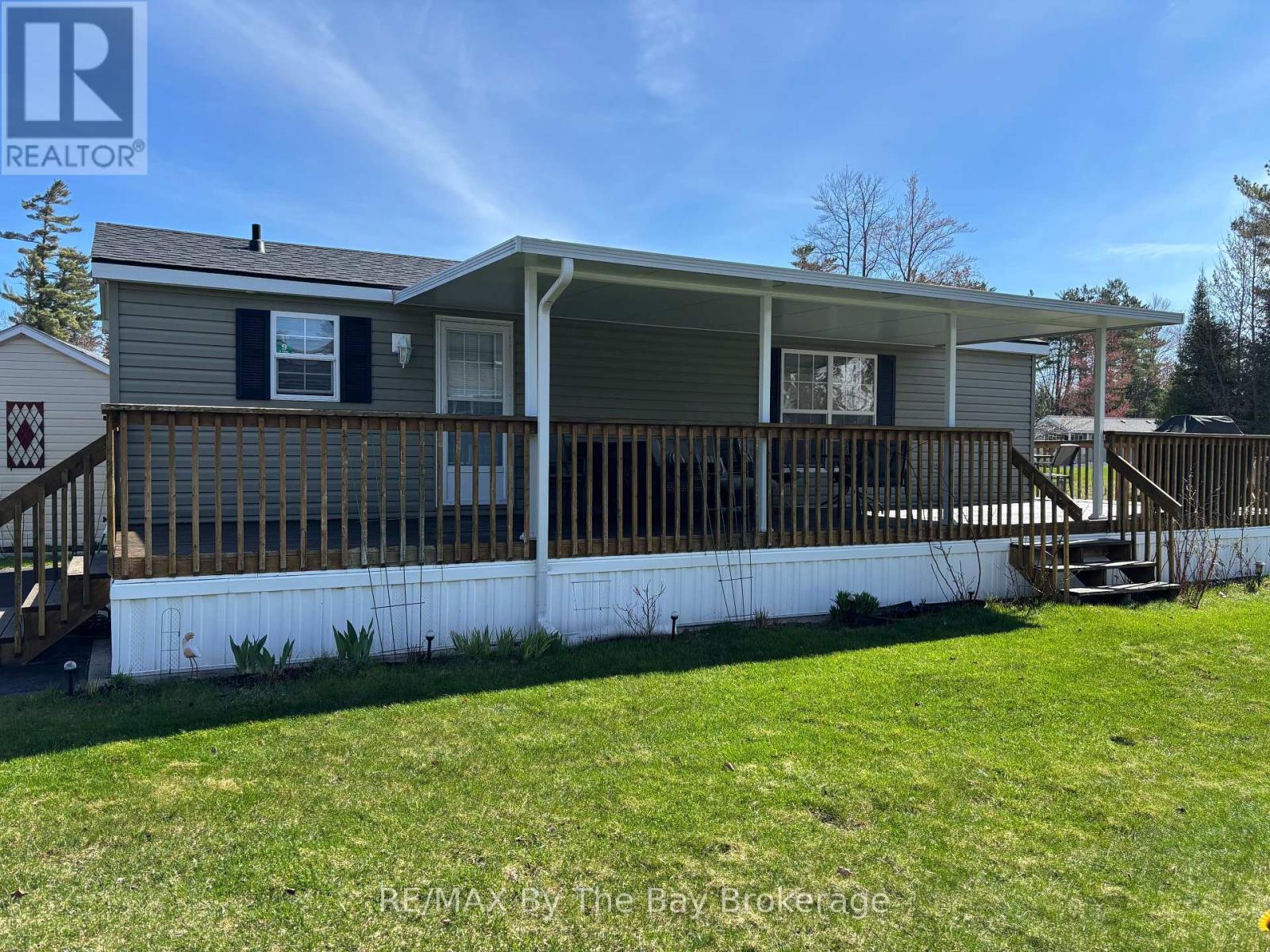 9 Kenora Trail, Wasaga Beach, Ontario  L9Z 1X7 - Photo 2 - S12133310