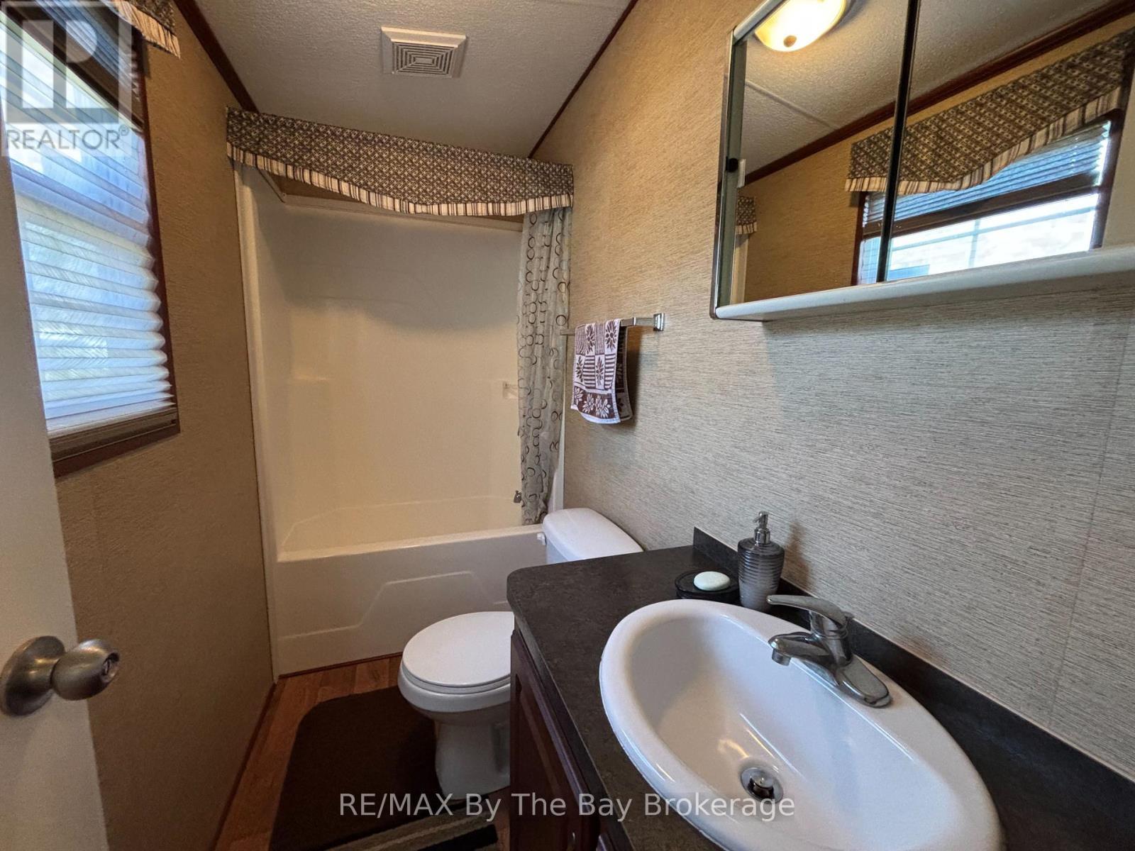 9 Kenora Trail, Wasaga Beach, Ontario  L9Z 1X7 - Photo 24 - S12133310