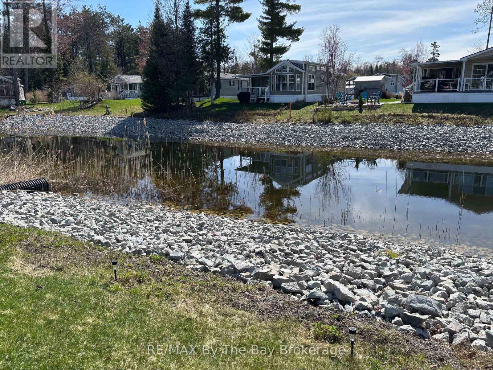 9 Kenora Trail, Wasaga Beach, Ontario  L9Z 1X7 - Photo 3 - S12133310